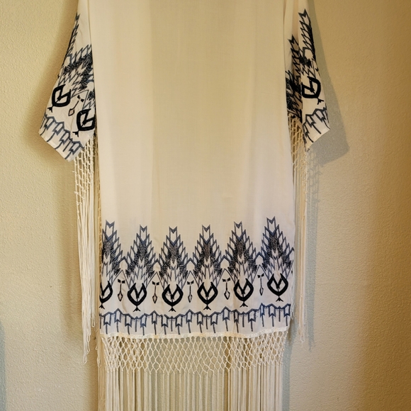 V Cristina White and Navy Kimono - Picture 7 of 8